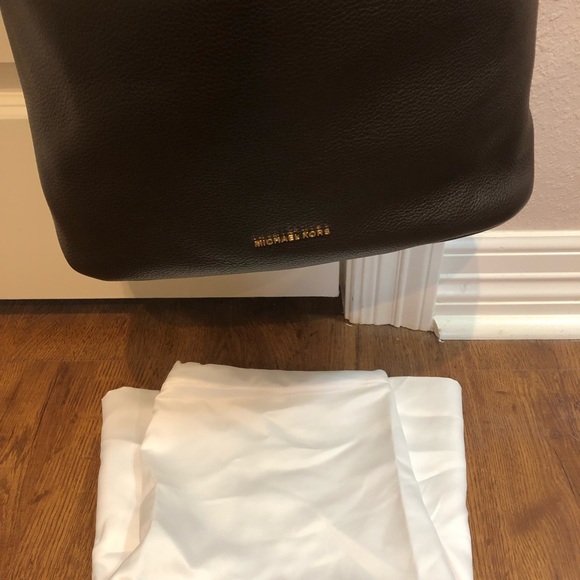 Micheal Kors purse - Picture 6 of 7